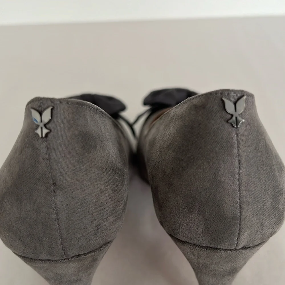 J. Renee Idrease Pump Gray Suede size 8 - Picture 12 of 13